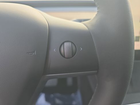 Used 2023 Tesla Model Y Long Range image 19