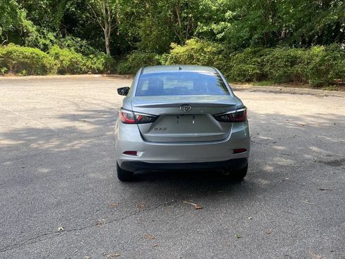 Used 2019 Toyota Yaris LE FWD image 6