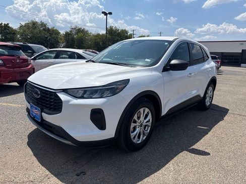 Used 2024 Ford Escape Active w/ Tech Pack #1 FWD image 3