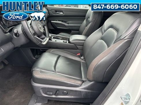 Used 2023 Nissan Pathfinder SL w/ Lighting Package (N92) AWD/4WD image 19