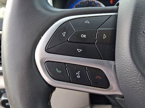 Used 2024 Chrysler Pacifica Touring-L image 20