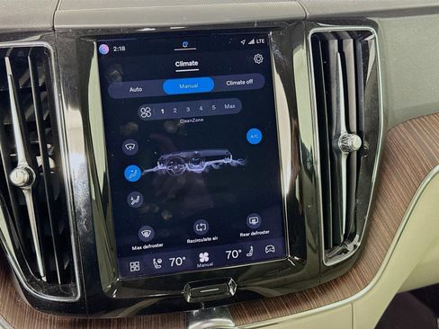 Used 2022 Volvo XC60 B5 Momentum w/ Climate Package image 18