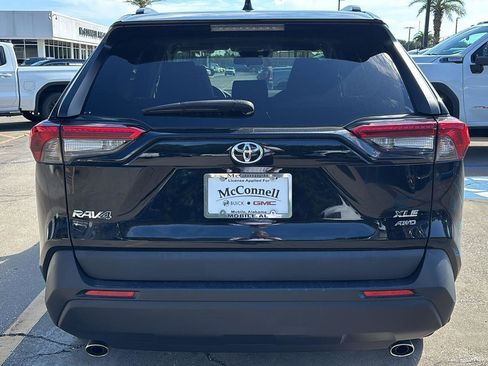 Used 2021 Toyota RAV4 XLE image 6