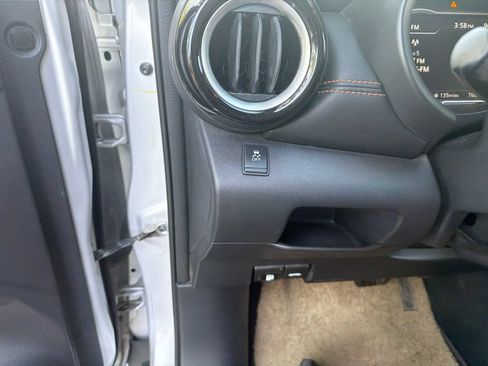 Used 2019 Nissan Kicks SR w/ SR Premium Package FWD image 6