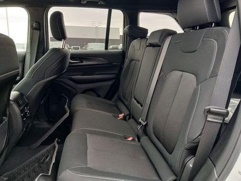 New 2026 Jeep Grand Cherokee Laredo image 12