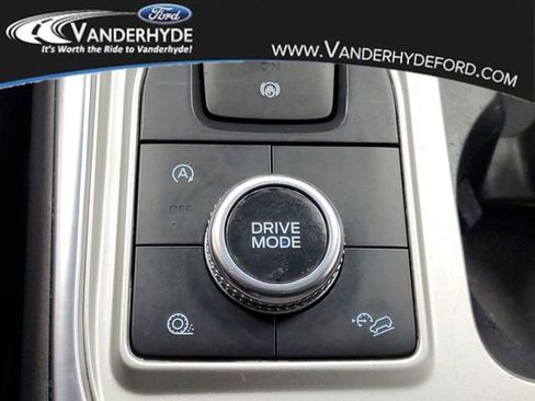 Used 2021 Ford Explorer Limited image 34