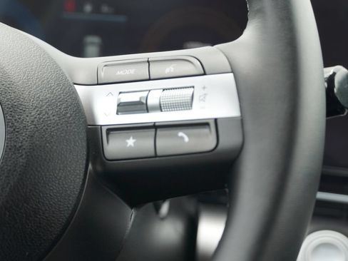 Used 2025 Hyundai Kona SEL FWD image 27