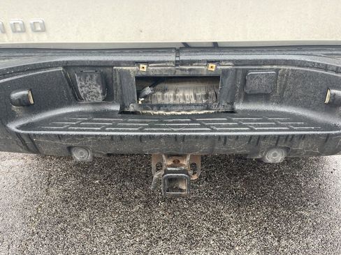 Used 2010 Chevrolet Silverado 1500 LTZ w/ White Diamond Tricoat Edition image 6