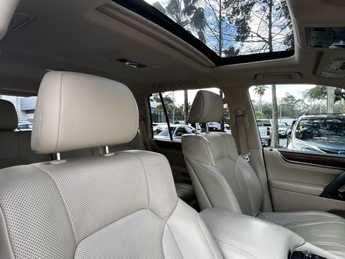 Used 2021 Lexus LX 570 4WD w/ 3rd Row & Luxury Pkg image 46