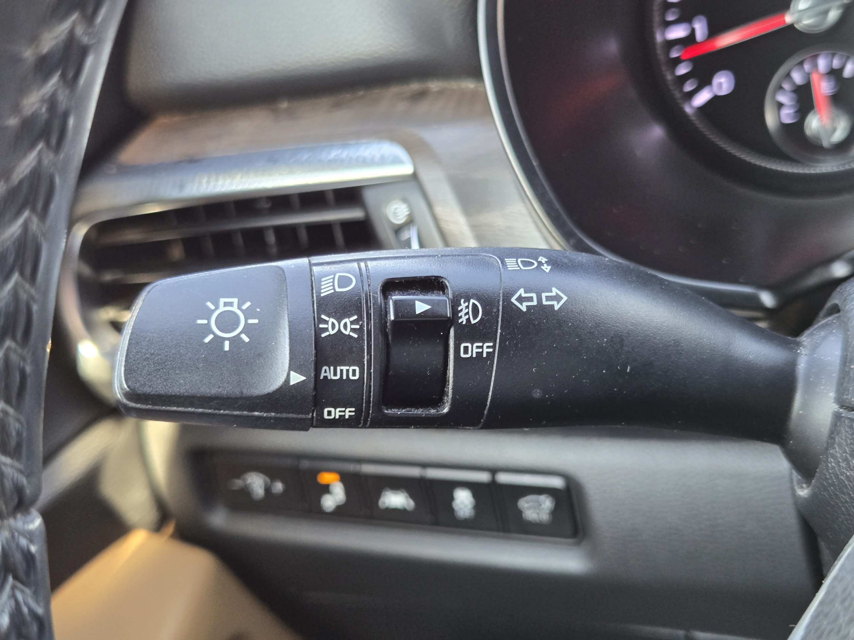 Used 2020 Kia Telluride SX w/ Towing Package FWD image 17