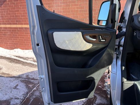 Used 2023 Mercedes-Benz Sprinter 3500 image 5