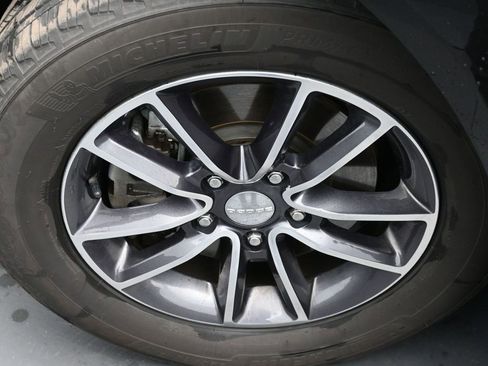 Certified 2017 Dodge Grand Caravan SXT image 17