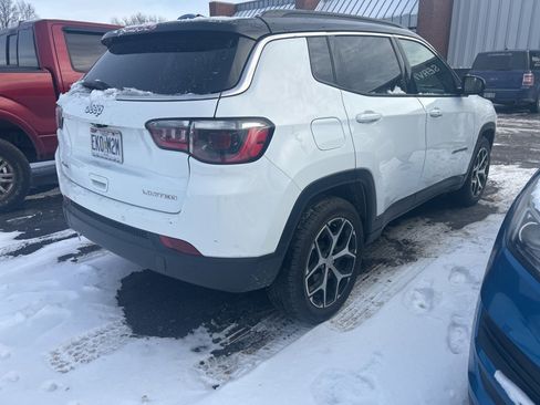 Used 2024 Jeep Compass Limited image 5