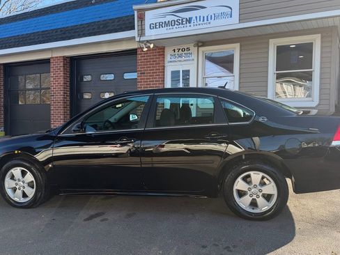 Used 2009 Chevrolet Impala LT FWD image 2