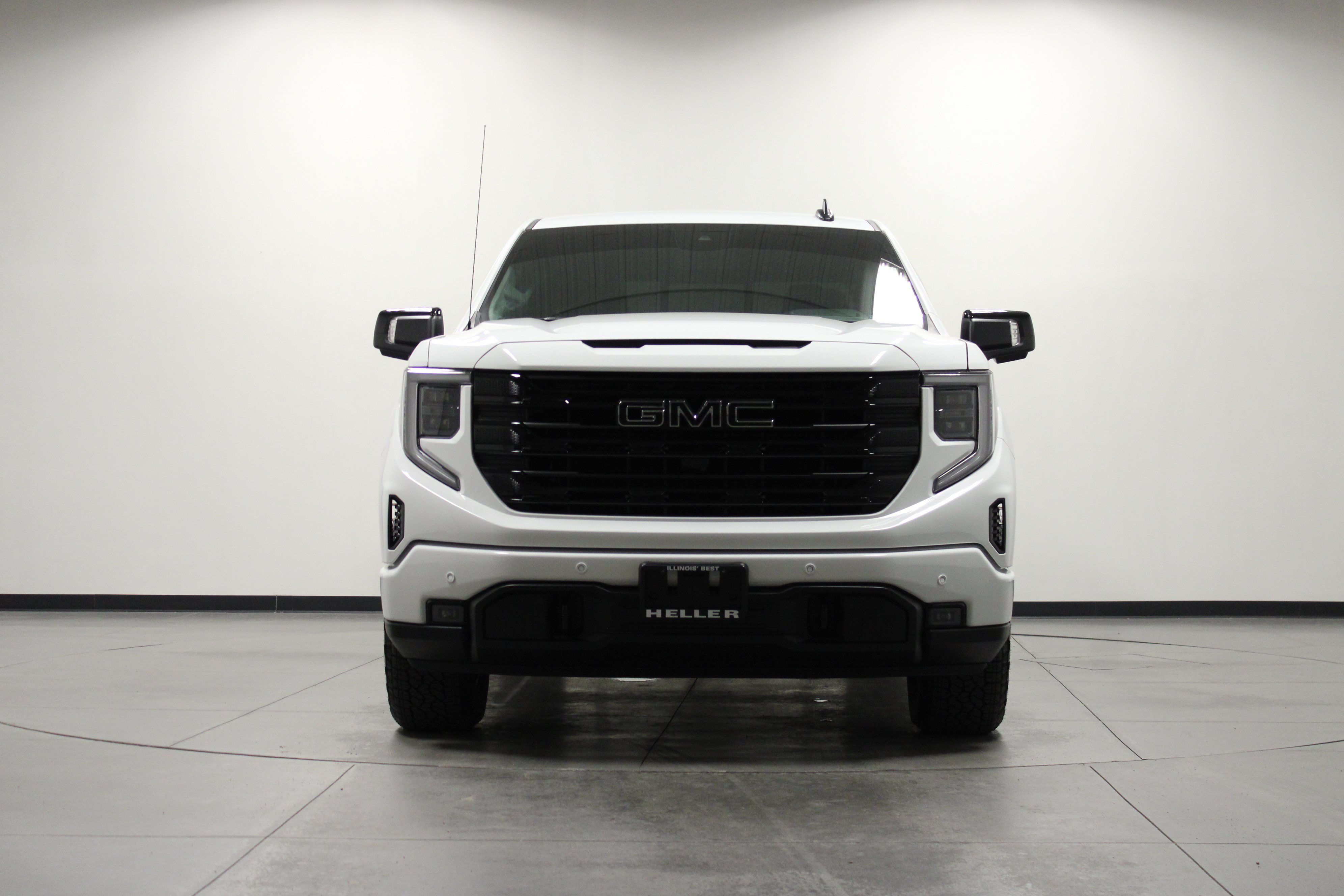 Used 2026 GMC Sierra 1500 Elevation w/ Elevation Premium Package AWD/4WD image 9