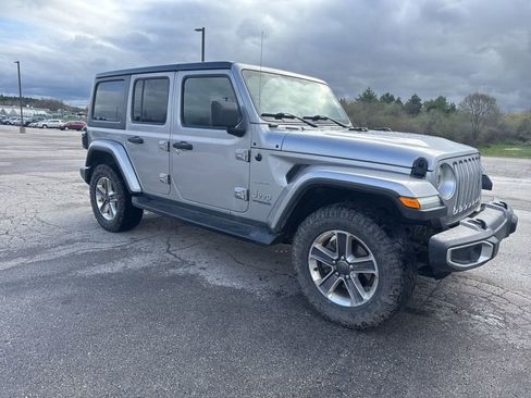 Used 2018 Jeep Wrangler Unlimited Sahara AWD/4WD image 11