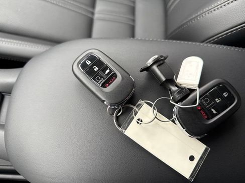 Used 2025 Honda HR-V EX-L image 11