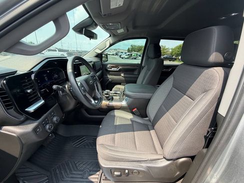 Used 2023 Chevrolet Silverado 1500 RST AWD/4WD image 2