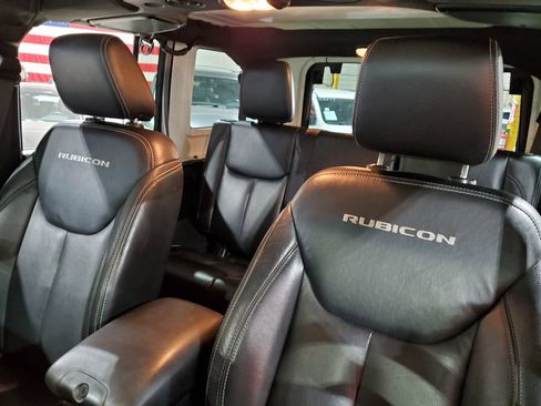 Used 2016 Jeep Wrangler Unlimited Rubicon w/ Connectivity Group AWD/4WD image 35