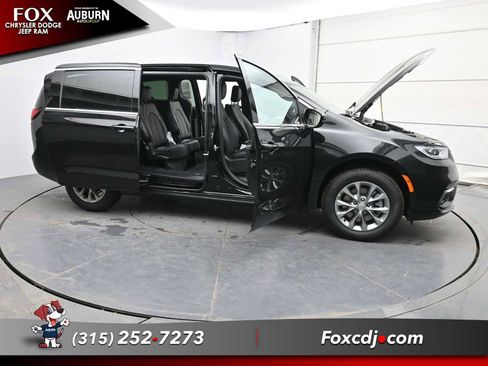 New 2026 Chrysler Pacifica Select AWD/4WD image 39