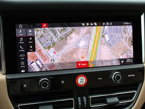 Used 2025 Porsche Macan image 18