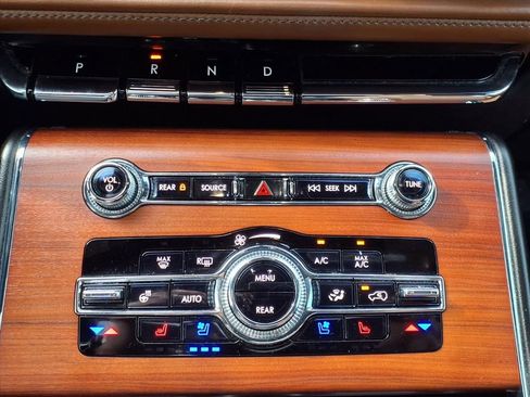 Certified 2021 Lincoln Aviator Reserve w/ Equipment Group 201A image 13