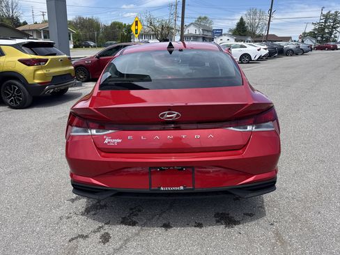 Used 2023 Hyundai Elantra SEL w/ Convenience Package FWD image 4