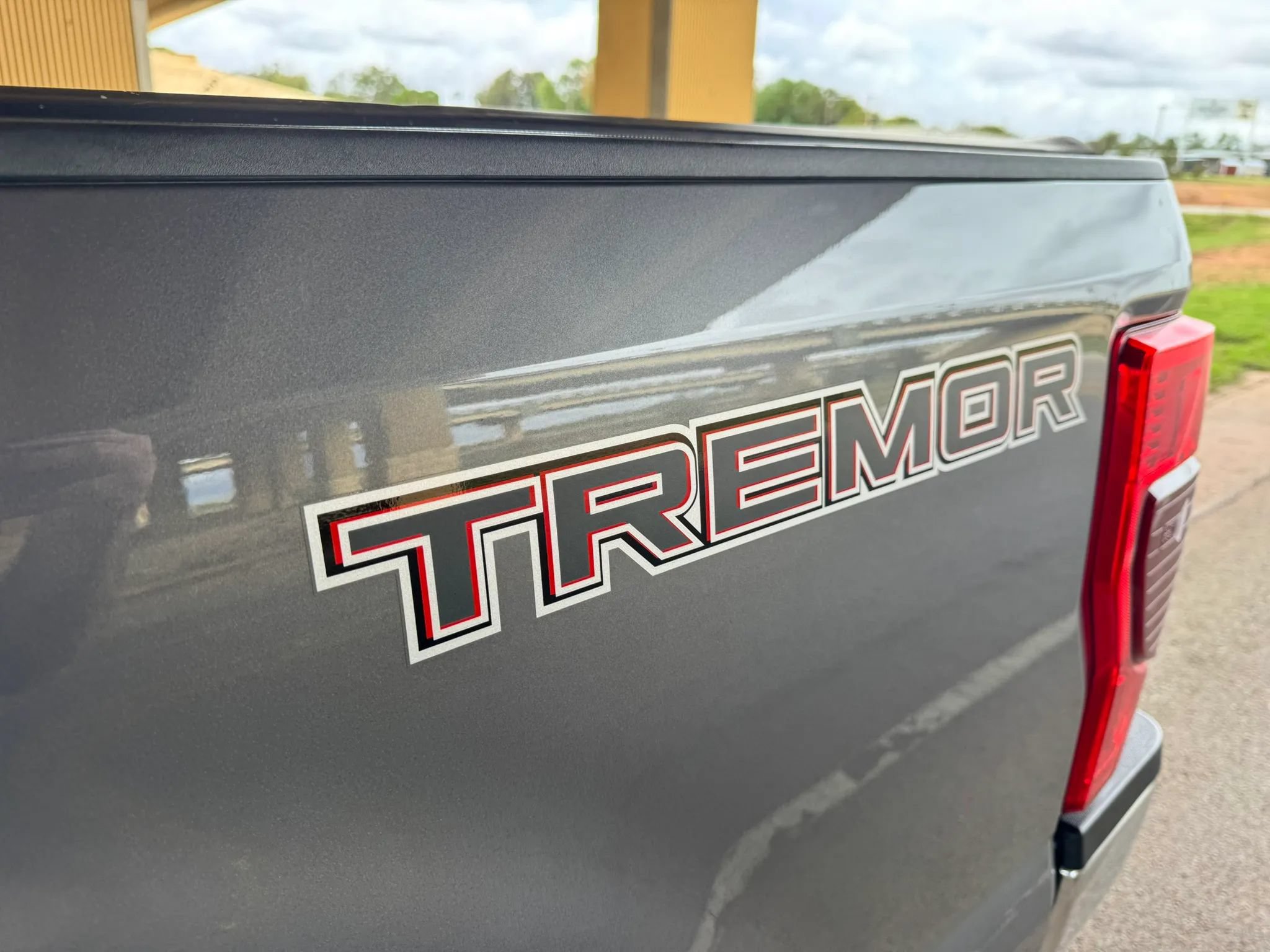 Used 2021 Ford F350 Lariat w/ Tremor Off-Road Package AWD/4WD image 22