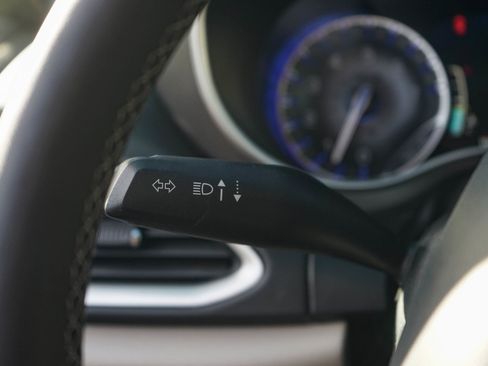 Used 2024 Chrysler Pacifica Touring-L image 22