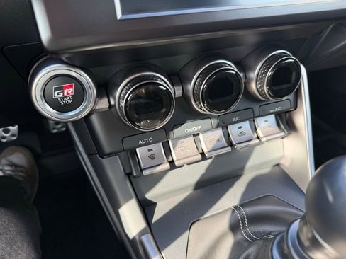 Used 2025 Toyota GR86 Premium w/ Performance Package image 24