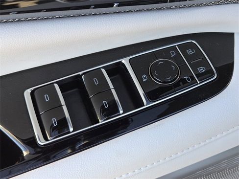 New 2025 Cadillac Optiq Sport 2 w/ LPO, Floor Liner Package image 19