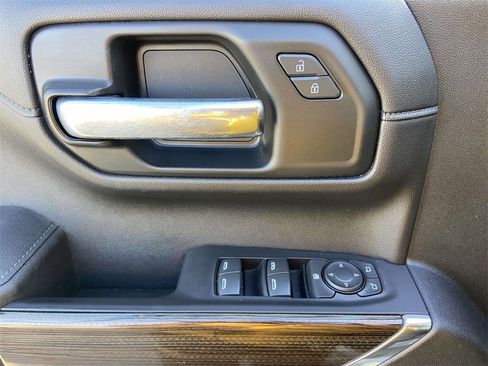 Used 2021 Chevrolet Silverado 1500 LT Trail Boss w/ LPO, Dark Essentials Package image 13