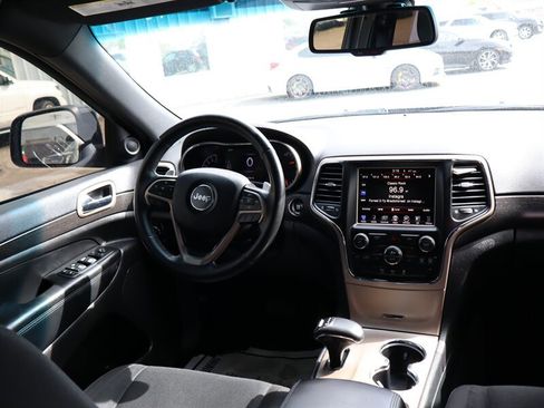 Used 2015 Jeep Grand Cherokee Laredo w/ Quick Order Package 23E AWD/4WD image 12
