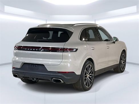 Used 2024 Porsche Cayenne image 7