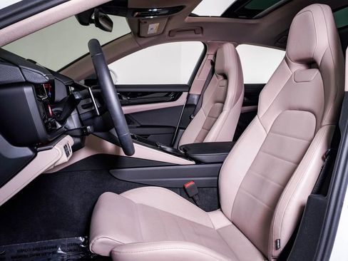 Certified 2025 Porsche Panamera 4 image 5