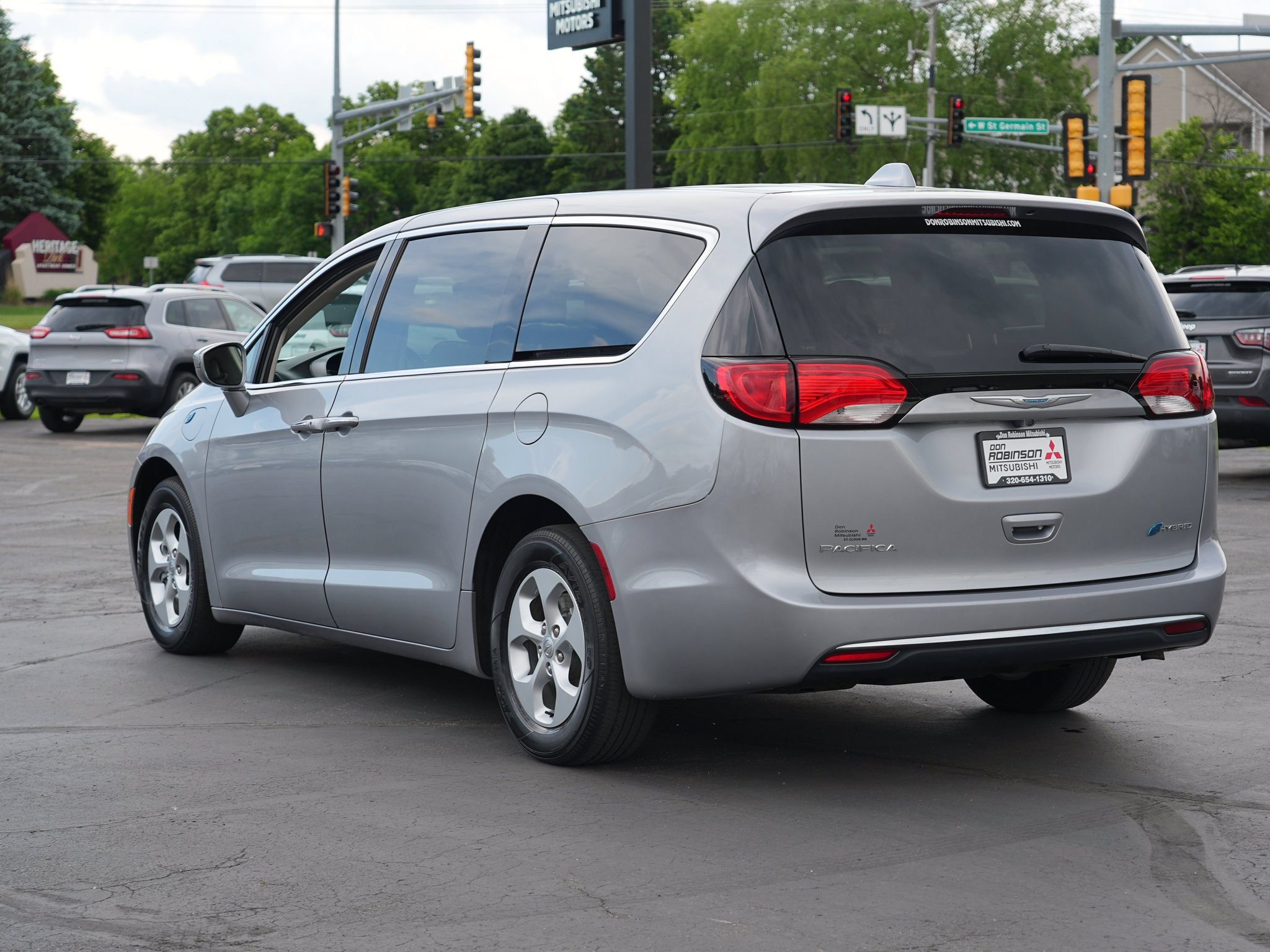 Used 2017 Chrysler Pacifica Touring Plus FWD image 6