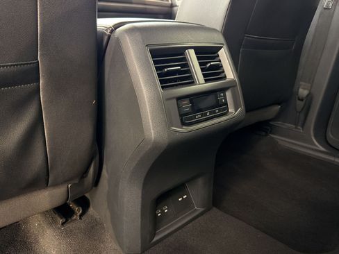Used 2023 Volkswagen Atlas SE FWD image 32