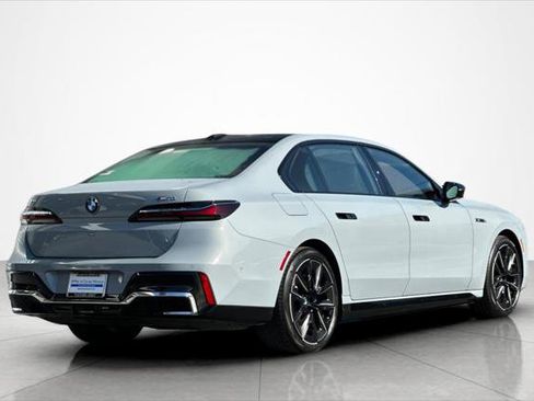 Used 2024 BMW i7 M70 image 5