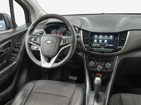 Used 2022 Chevrolet Trax LT w/ LT Convenience Package AWD/4WD image 31