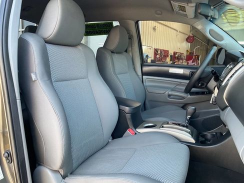 Used 2015 Toyota Tacoma PreRunner w/ TRD Off-Road Package RWD image 48
