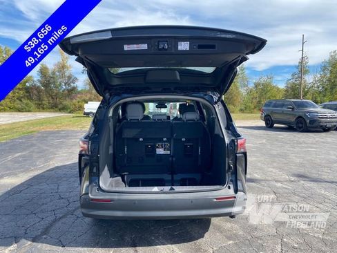 Used 2022 Toyota Sienna XLE image 12