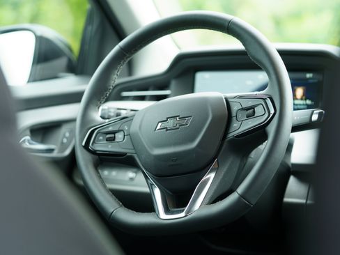 Used 2027 Chevrolet Bolt LT w/ Comfort Package FWD image 17