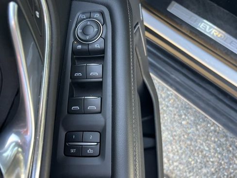 Used 2023 Chevrolet Suburban Premier image 5