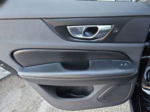 Used 2023 Volvo S60 B5 Plus image 30