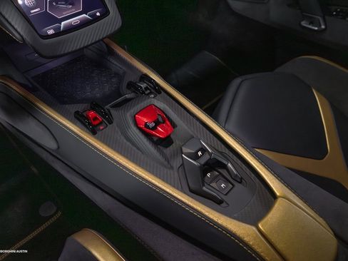 Used 2025 Lamborghini Revuelto image 35