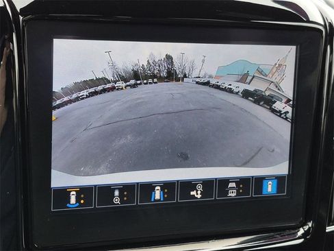 Used 2023 Chevrolet Traverse High Country image 25