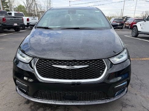 New 2026 Chrysler Pacifica Select image 8