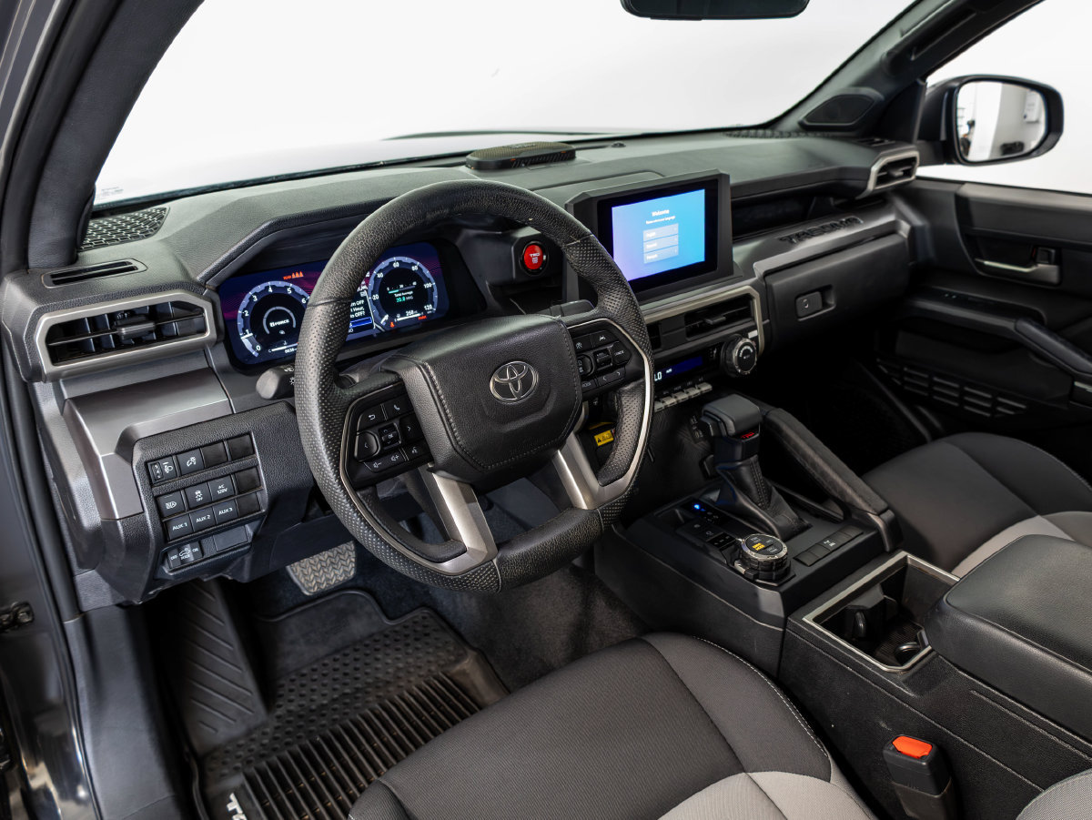 Used 2025 Toyota Tacoma TRD Off-Road w/ TRD Off Road Upgrade Package AWD/4WD image 4