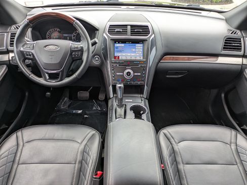 Used 2018 Ford Explorer Platinum AWD/4WD image 14