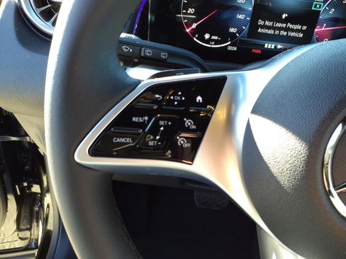 Used 2025 Mercedes-Benz GLB 250 4MATIC image 14